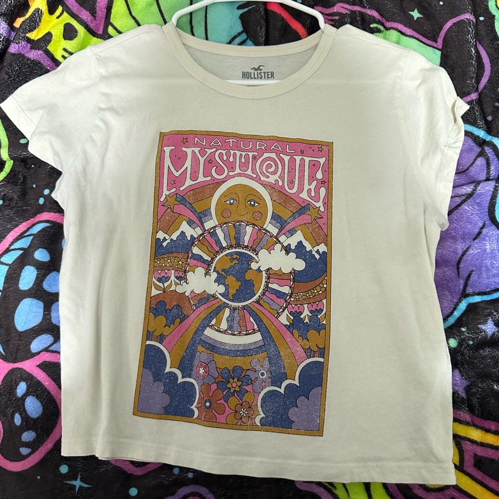 Size large, a cream, white color
